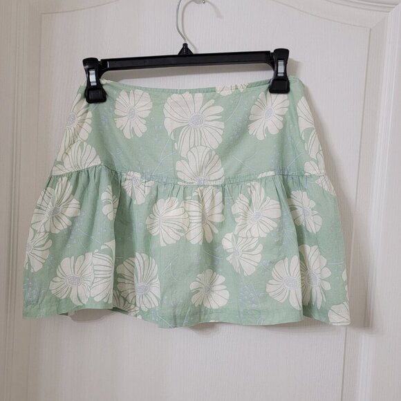 American Eagle Size 4 Pistachio / Mint Green with Ivory Flowers Micro Mini Skirt - Picture 2 of 7